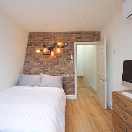 Modern Bedroom In London !! Экстерьер фото