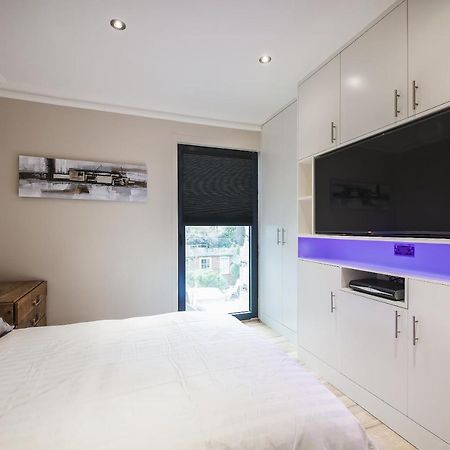 Modern Bedroom In London !! Экстерьер фото