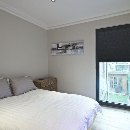 Modern Bedroom In London !! Экстерьер фото