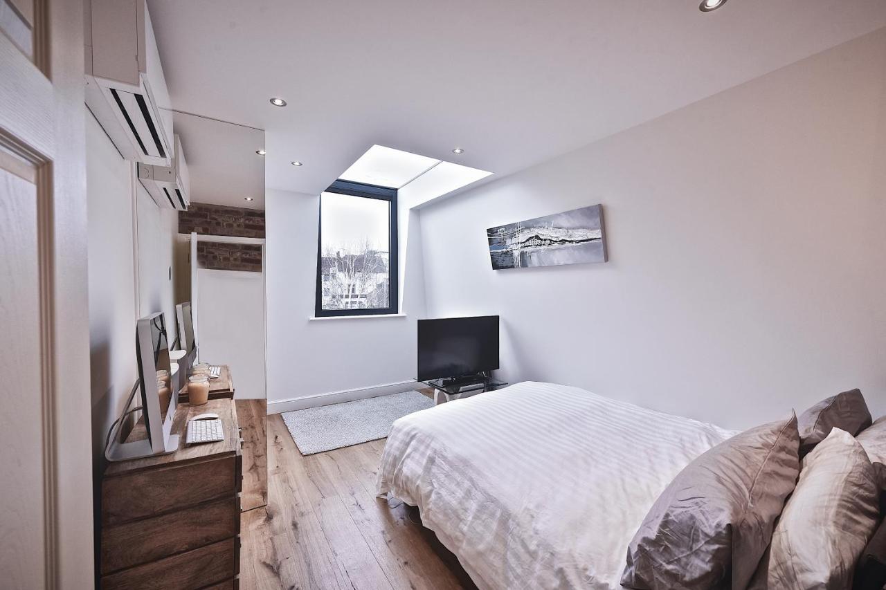 Modern Bedroom In London !! Экстерьер фото