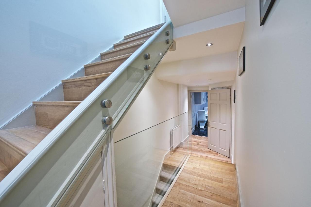 Modern Bedroom In London !! Экстерьер фото