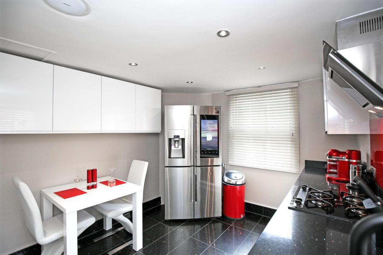 Modern Bedroom In London !! Экстерьер фото