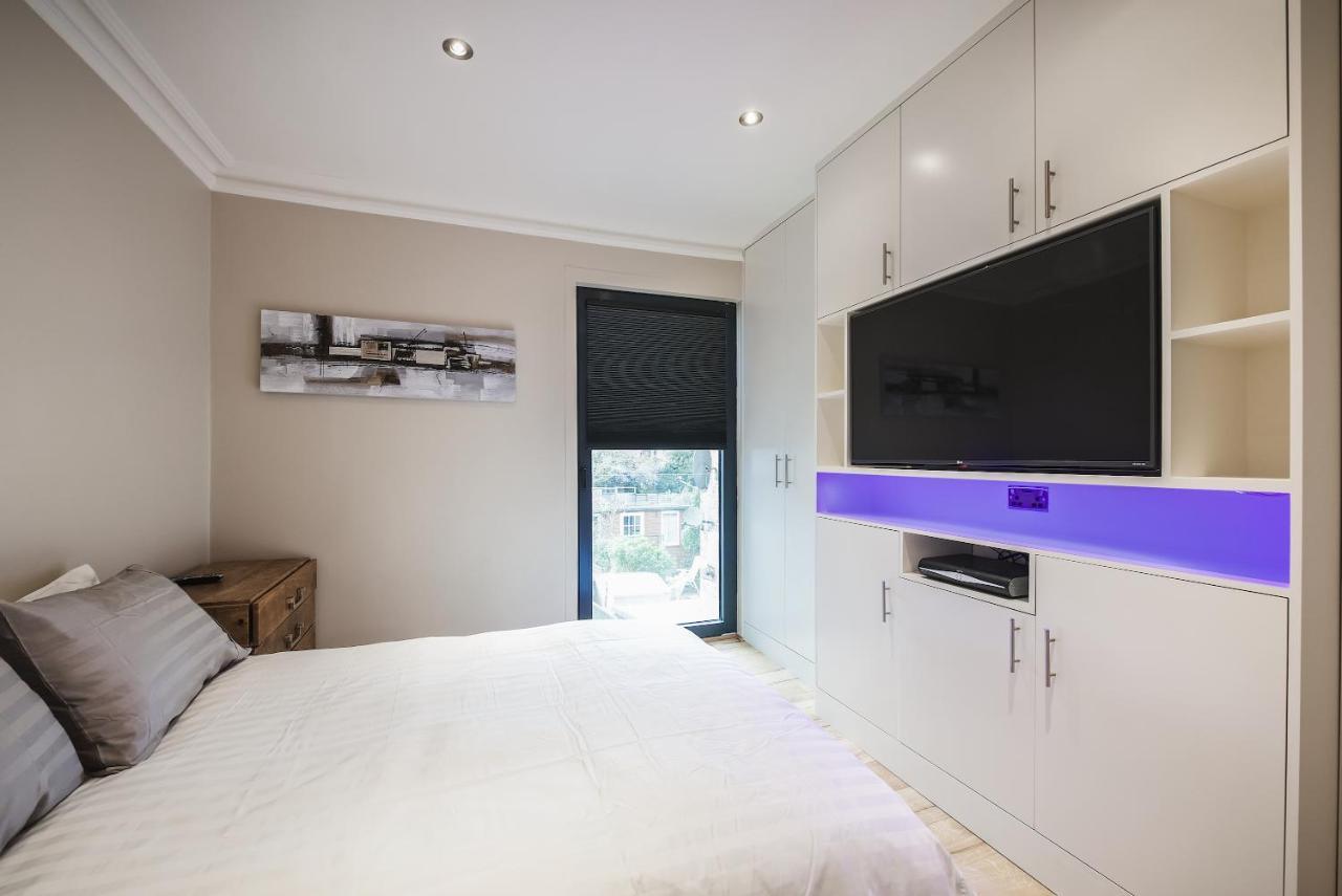 Modern Bedroom In London !! Экстерьер фото