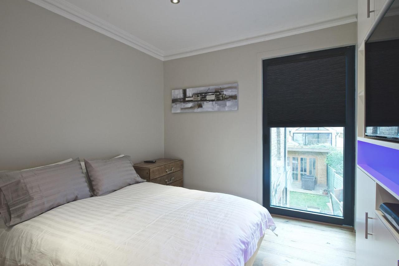 Modern Bedroom In London !! Экстерьер фото